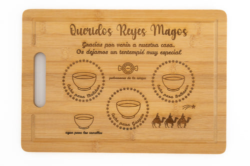 Tabla de madera de bambú natural monocolor con diseño grabado para la noche de Reyes.