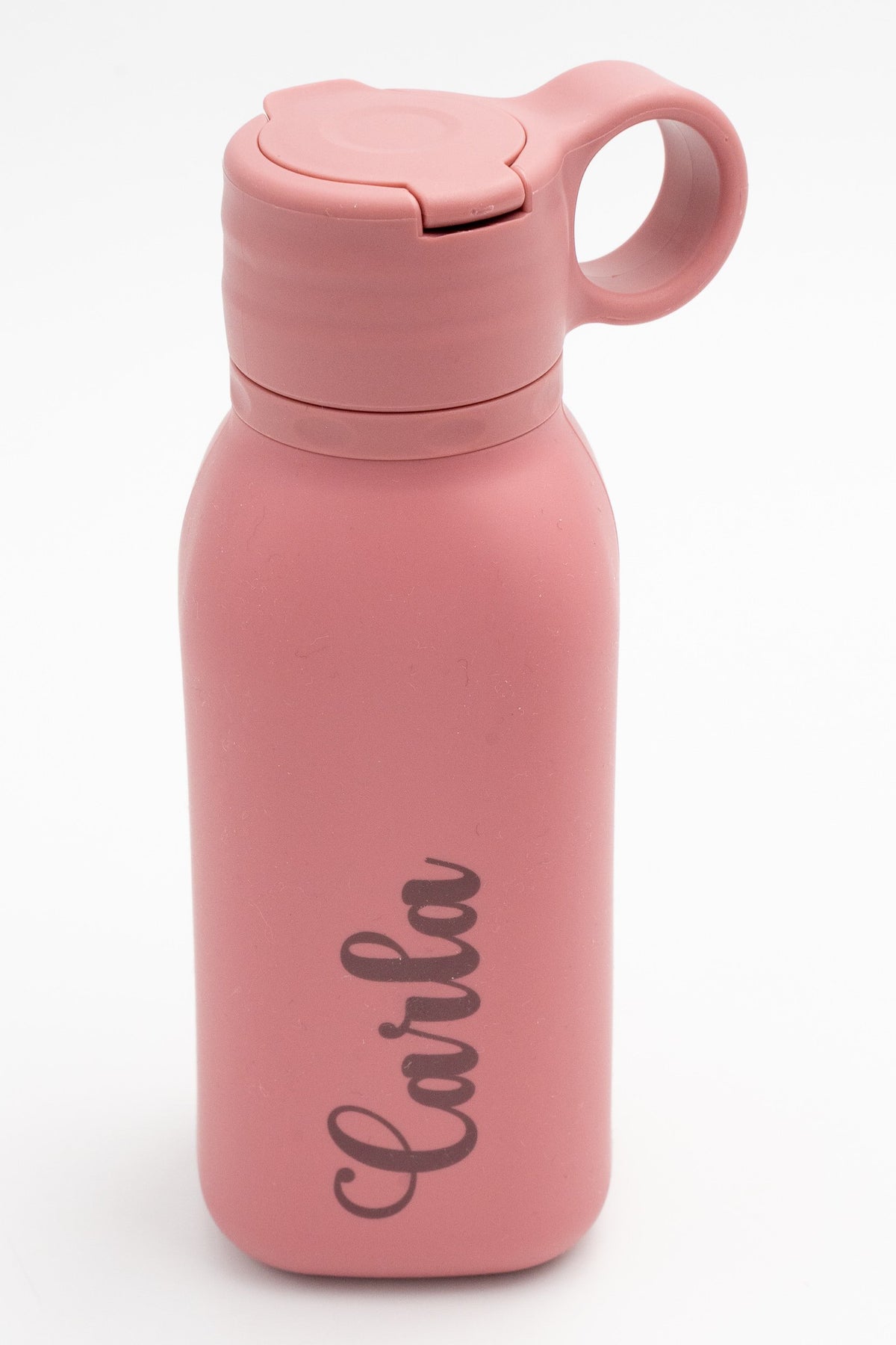 Dunkelrosa Silikonflasche mit personalisiertem Namen