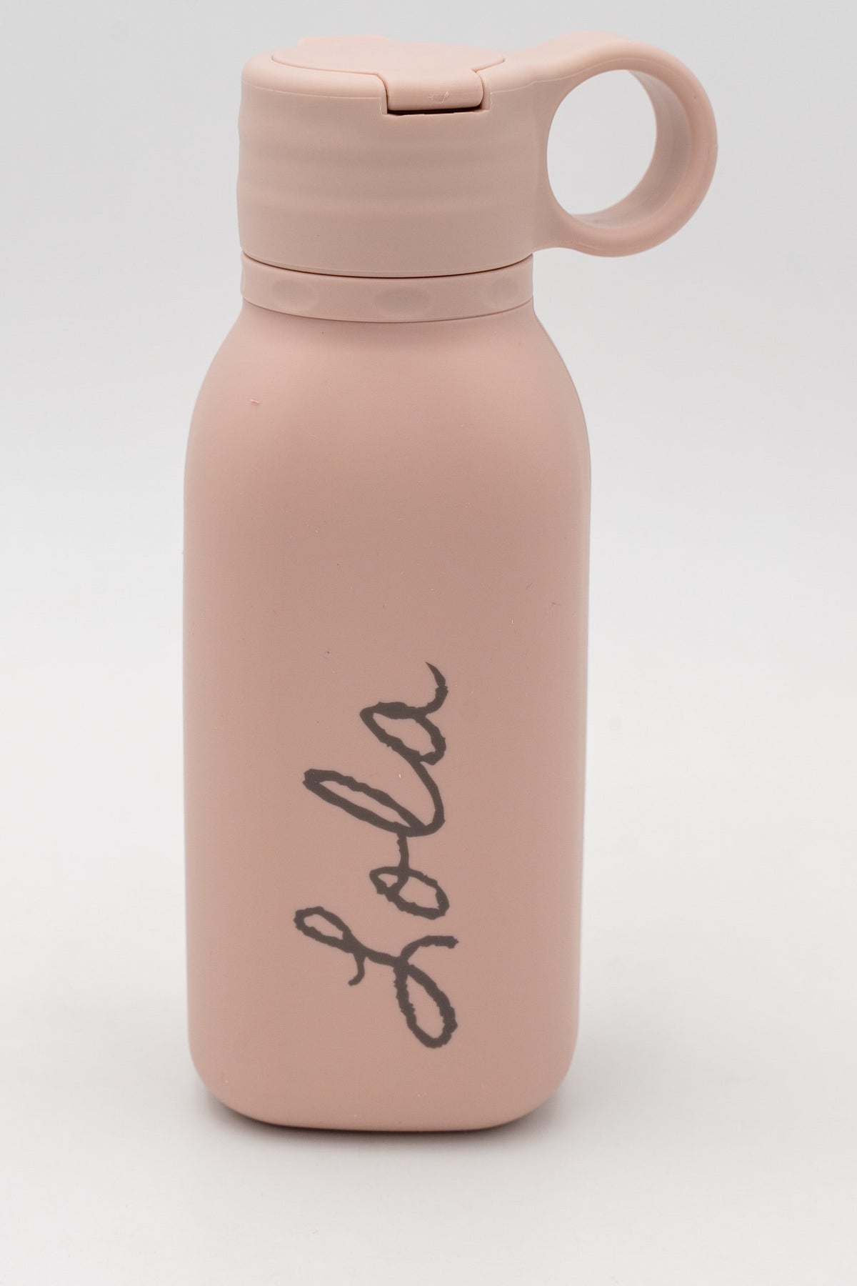 Rosa Flasche mit dem gravierten Namen Lola
