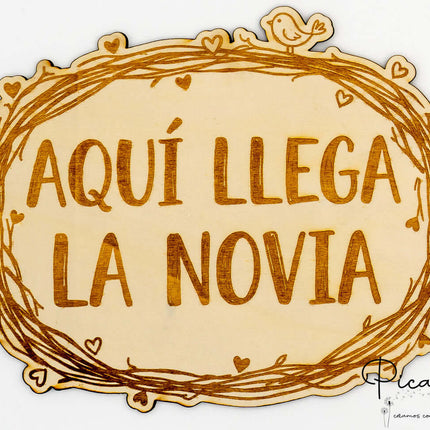 Cartel Aqui Llega la Novia