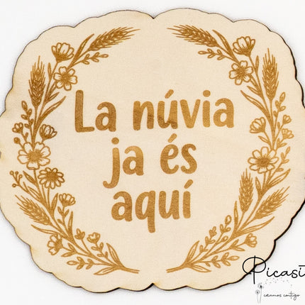 Cartel Aqui Llega la Novia