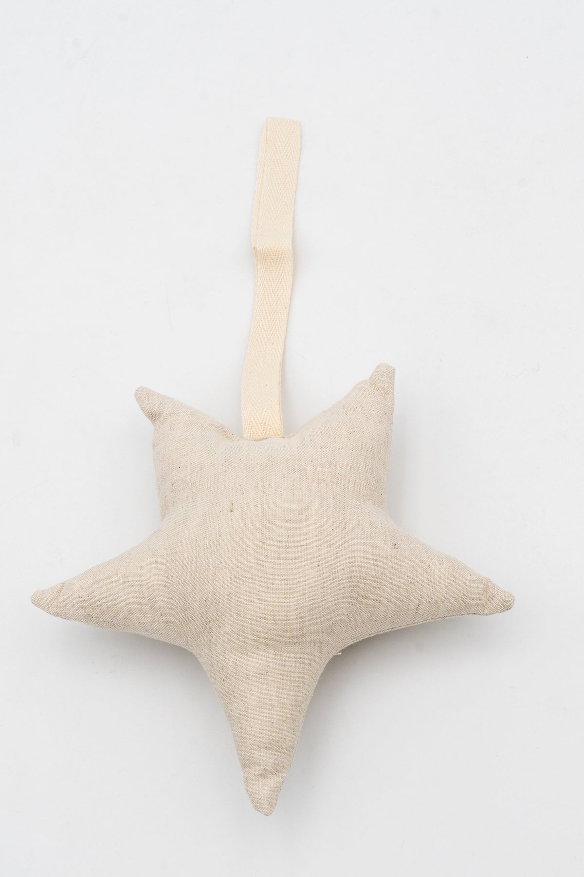 Colgador estrella de tela gris con cinta superior para colgar
