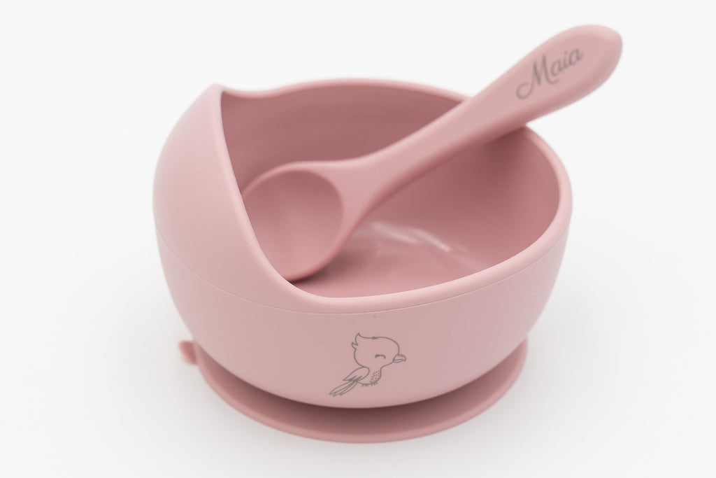 Rosa Schale mit Vogelmotiv und Löffel mit Namen