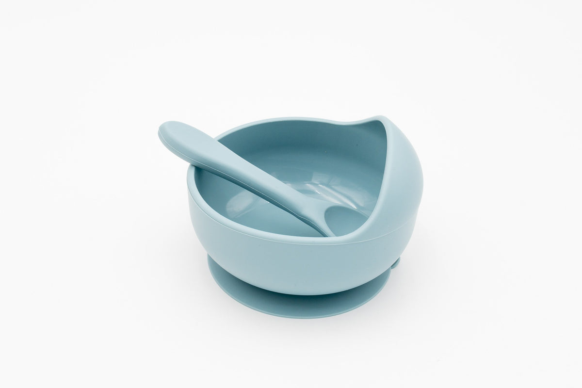 Blaue Silikonschale mit Saugnapf und passendem Löffel