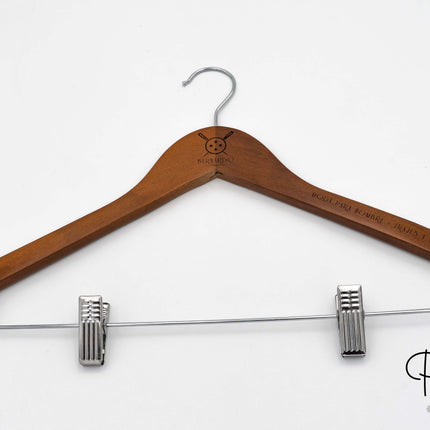 perchas_de_madera_con_pinzas