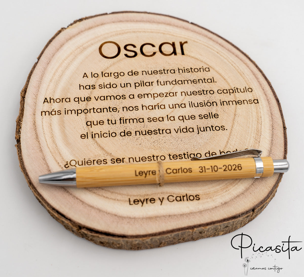 Holzscheibe für Oscar mit graviertem Text und Kugelschreiber, Vorderansicht